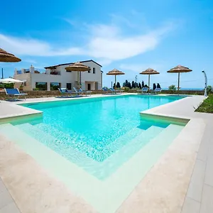 villa-carmiano-luxury-bedrooms-in-avola-in-the-province.sicilyhotelsitaly.net/